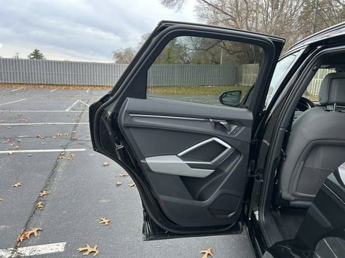 Certified 2025 Audi Q3 2.0T Premium w/ Convenience Package image 24