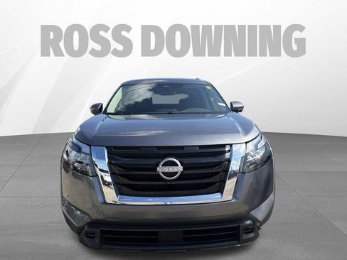 Used 2024 Nissan Pathfinder SV FWD image 2