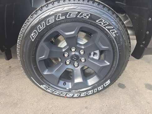 New 2026 RAM 1500 4x4 Crew Cab image 31