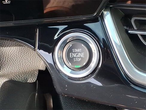 Certified 2024 Chevrolet Trax RS w/ Driver Confidence Package image 22