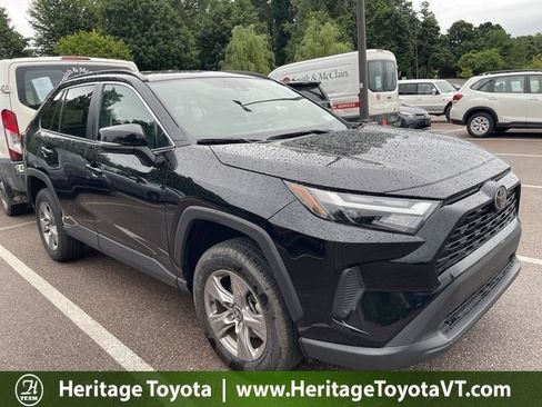 Used 2025 Toyota RAV4 XLE AWD/4WD image 1
