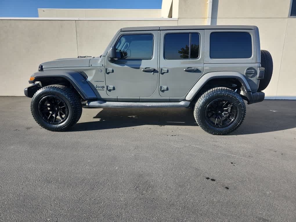 Used 2019 Jeep Wrangler Unlimited Sahara w/ Uconnect 4C Nav & Sound Group AWD/4WD image 4