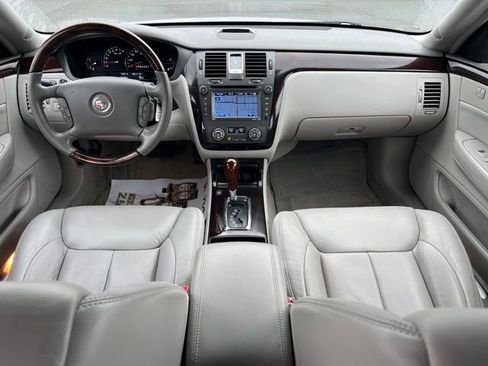Used 2009 Cadillac DTS w/ Sun And Navigation Package FWD image 10