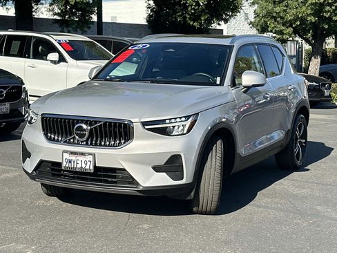 Certified 2025 Volvo XC40 B5 Core image 8