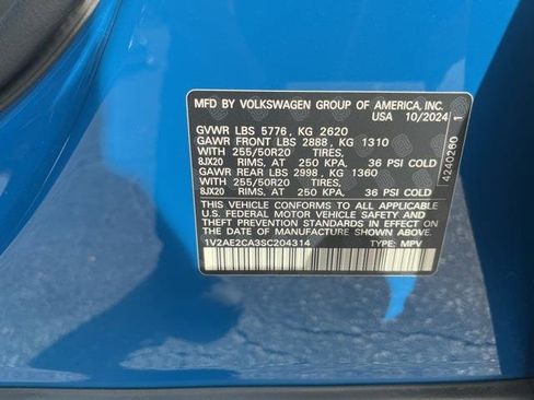 Certified 2025 Volkswagen Atlas Cross Sport SEL R-Line image 40