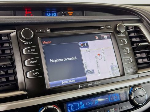 Used 2019 Toyota Highlander SE w/ Nightshade Edition AWD/4WD image 16