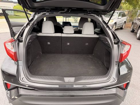 Used 2019 Toyota C-HR XLE FWD image 9