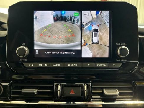 Used 2024 Nissan Pathfinder Rock Creek AWD/4WD image 32