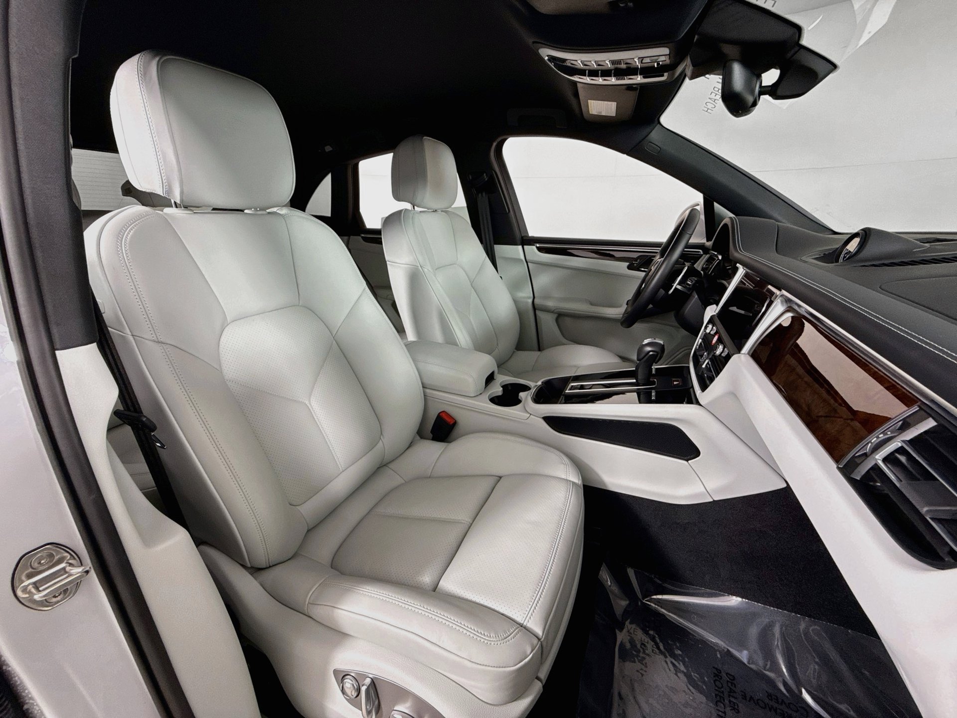 Used 2024 Porsche Macan AWD/4WD image 23