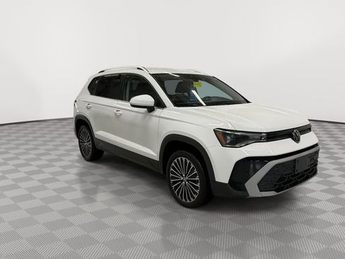 Used 2025 Volkswagen Taos SE FWD image 12