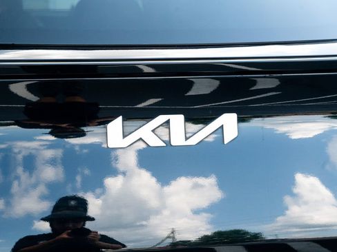 Used 2024 Kia Sportage SX FWD image 16