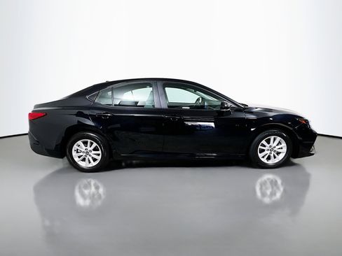 Used 2025 Toyota Camry LE image 3