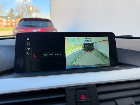 Used 2018 BMW 320i xDrive Sedan w/ Convenience Package image 10