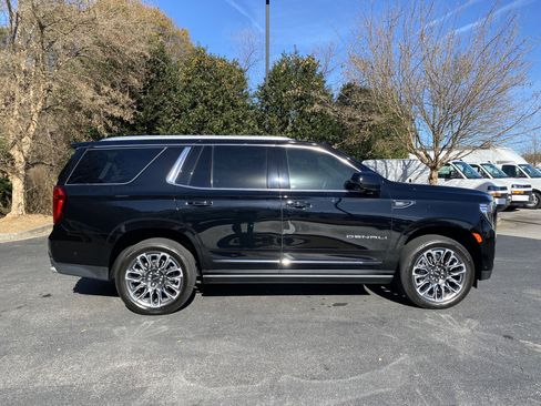 Used 2023 GMC Yukon Denali Ultimate image 10