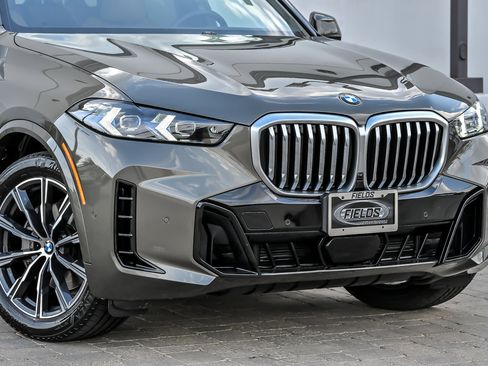 Used 2024 BMW X5 xDrive40i w/ M Sport Package AWD/4WD image 2