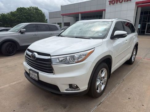 Used 2016 Toyota Highlander Limited Platinum FWD image 3