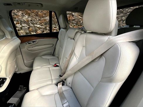 Used 2021 Volvo XC90 T6 Momentum w/ Protection Package Premier image 24