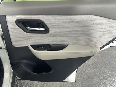 Used 2023 Nissan Rogue SV image 35