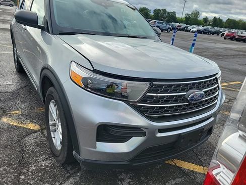 Used 2023 Ford Explorer XLT AWD/4WD image 7
