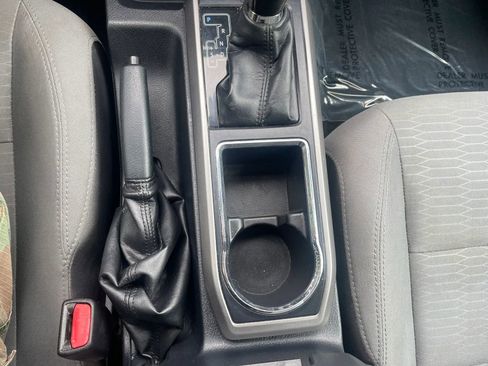 Used 2018 Toyota Tacoma SR5 AWD/4WD image 16