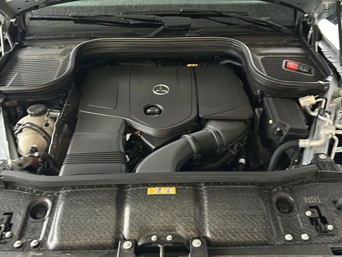 Used 2025 Mercedes-Benz GLE 350 4MATIC image 9
