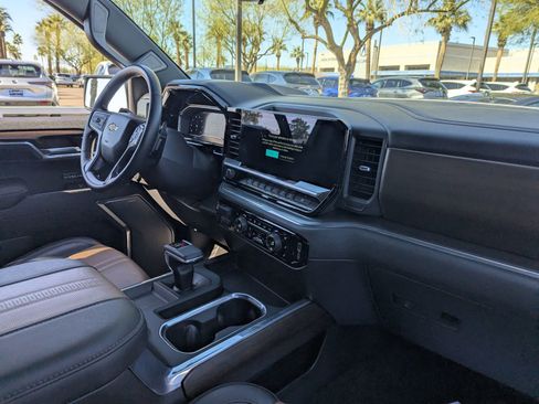 Used 2023 Chevrolet Silverado 1500 High Country w/ Technology Package image 13