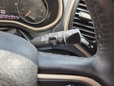 Used 2014 Jeep Cherokee Limited FWD image 25