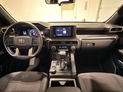 Used 2025 Toyota 4Runner SR5 AWD/4WD image 28