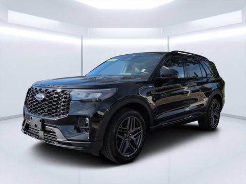 Used 2025 Ford Explorer ST-Line w/ ST-Line Street Pack AWD/4WD image 7