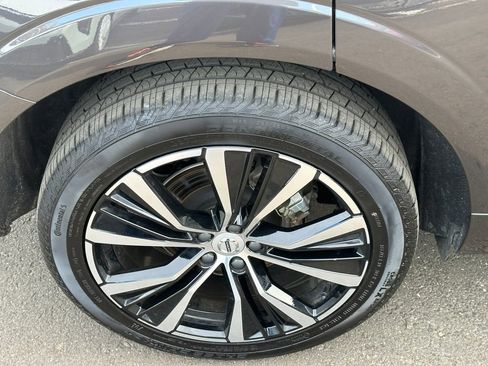 Used 2025 Volvo XC60 B5 Plus image 11