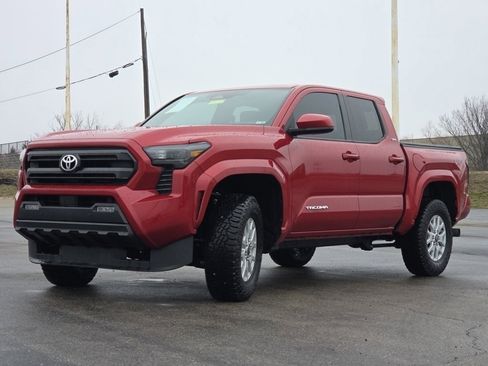 Used 2025 Toyota Tacoma SR5 w/ SR5 Upgrade Package image 20