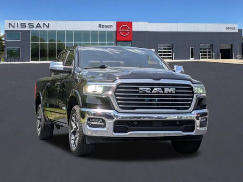 Used 2025 RAM 1500 Laramie AWD/4WD image 9