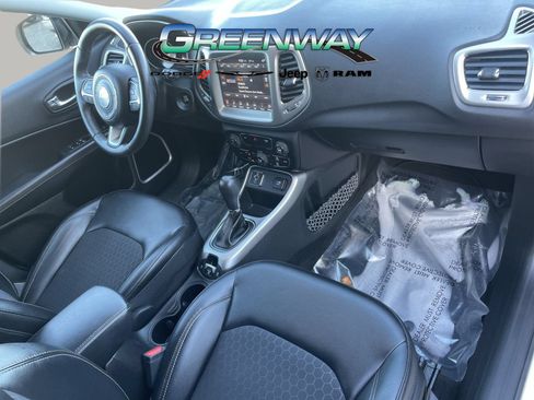 Used 2017 Jeep Compass Latitude w/ Popular Equipment Group FWD image 11