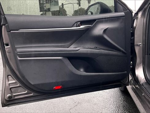 Used 2020 Toyota Camry LE FWD image 19