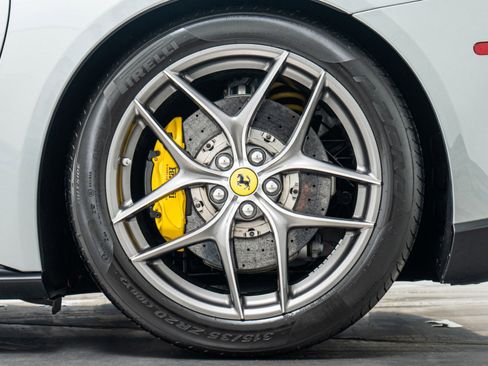 Used 2016 Ferrari F12 Berlinetta RWD image 11