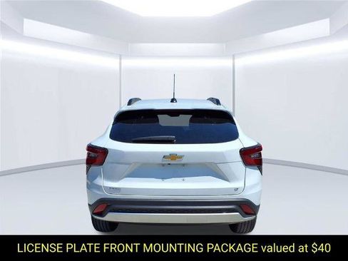 New 2026 Chevrolet Trax LT w/ LT Convenience Package FWD image 4