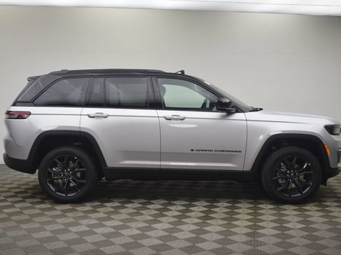 New 2025 Jeep Grand Cherokee Limited AWD/4WD image 4