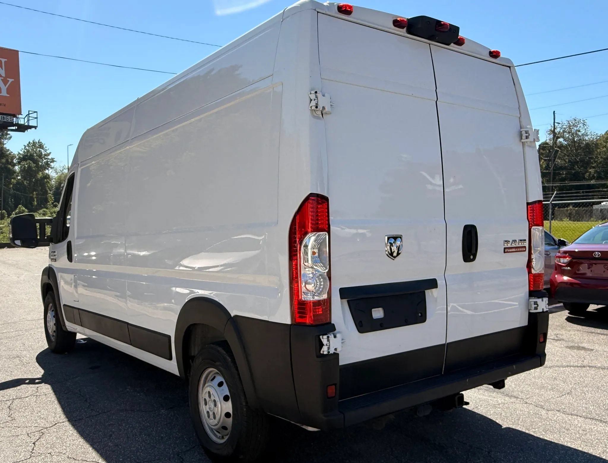 Used 2022 RAM ProMaster 2500 w/ Convenience Group FWD image 4