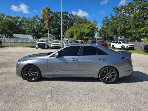 Used 2022 Cadillac CT4 V w/ Technology Package RWD image 3