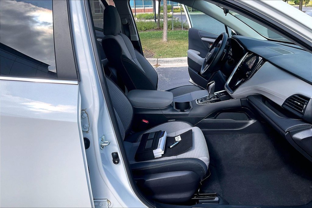 Certified 2025 Subaru Outback Premium AWD/4WD image 8