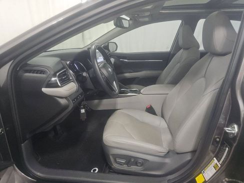 Used 2021 Toyota Camry XLE image 5