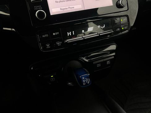 Used 2020 Toyota Prius LE image 19