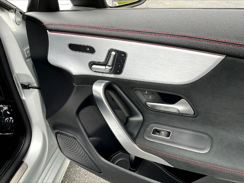 Used 2023 Mercedes-Benz CLA 250 4MATIC image 35