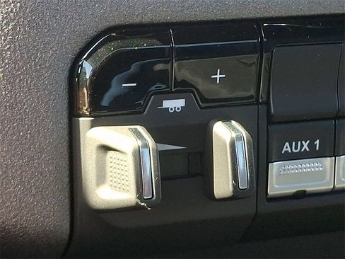 Used 2024 RAM 2500 Tradesman w/ Chrome Appearance Group image 25