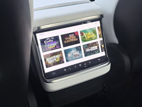 Used 2023 Tesla Model X image 43