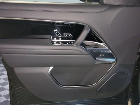 New 2026 Land Rover Range Rover Long Wheelbase SE AWD/4WD image 11