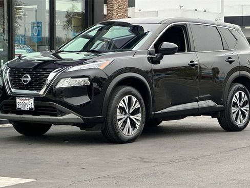 Used 2023 Nissan Rogue SV image 10