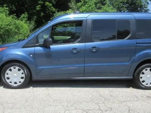 Used 2022 Ford Transit Connect XLT FWD image 2
