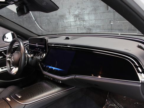 Used 2025 Mercedes-Benz E 53 AMG e 4MATIC Sedan image 50