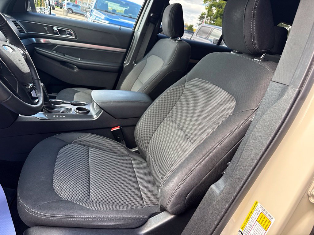 Used 2018 Ford Explorer XLT FWD image 8